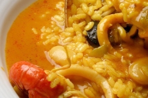 Arroz marinero - a succelent seafood rice, cooked in a cazuela (pot) usually including almejas (clams), mejillones (mussels) and shrimp (gambas).