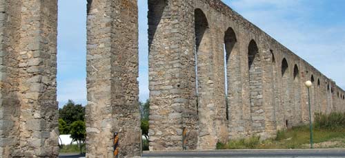 Evora aqueduct