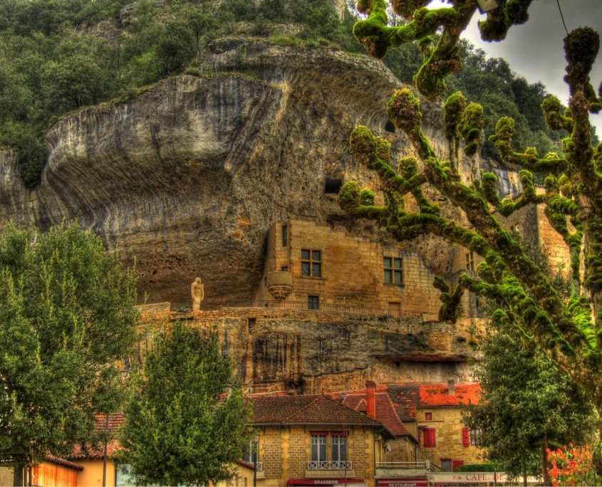 Exploring the Dordogne Caves of France