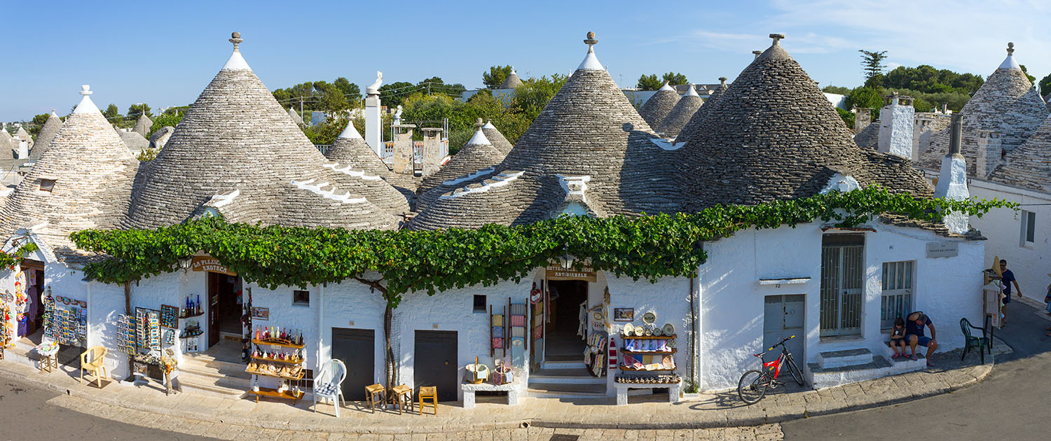Italy, Apulia, Alberobello, trulli, typical houses